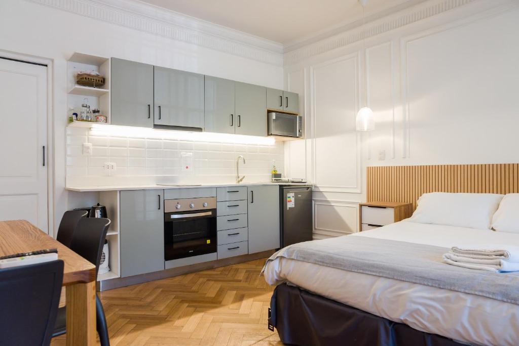 Modern Studio in Salvador Near Metro Fits 4 - 2