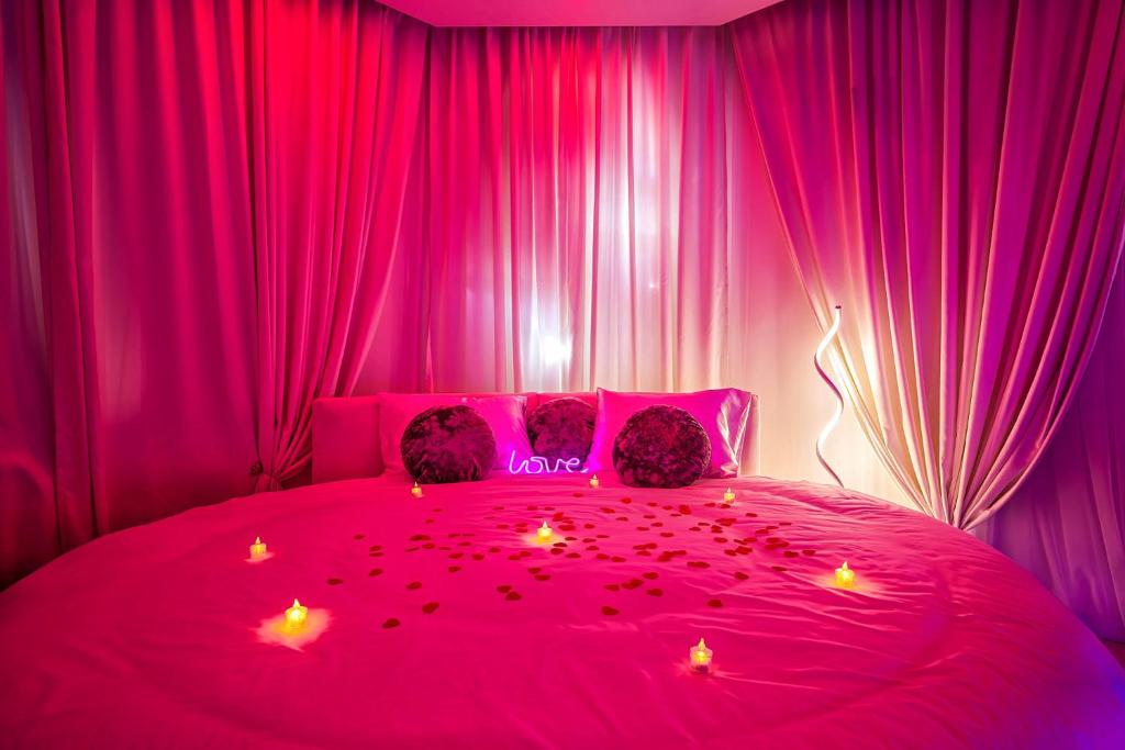 24h du Mans, Jacuzzi Privatif, Lit XXL, Sofa Tantra, Jardin - 5