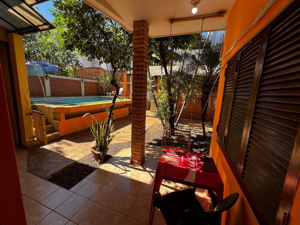 Casa con piscina en el centro - 1
