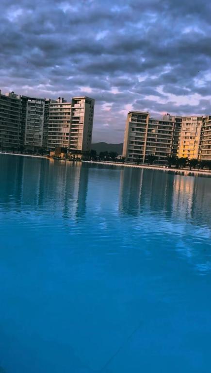 Lagoon and reef 914 - 4