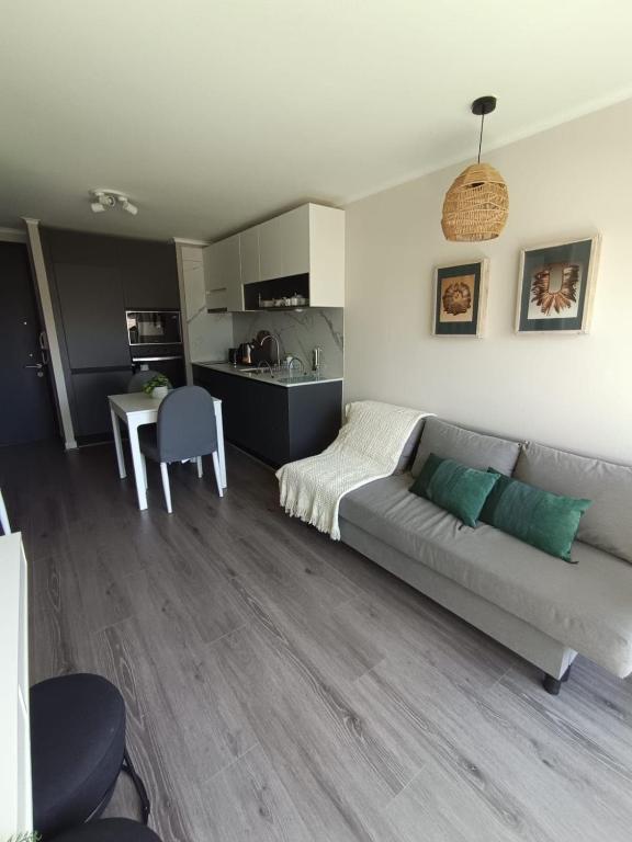 Moderno departamento en Ñuñoa con cama King, internet rápido y piscina - 1