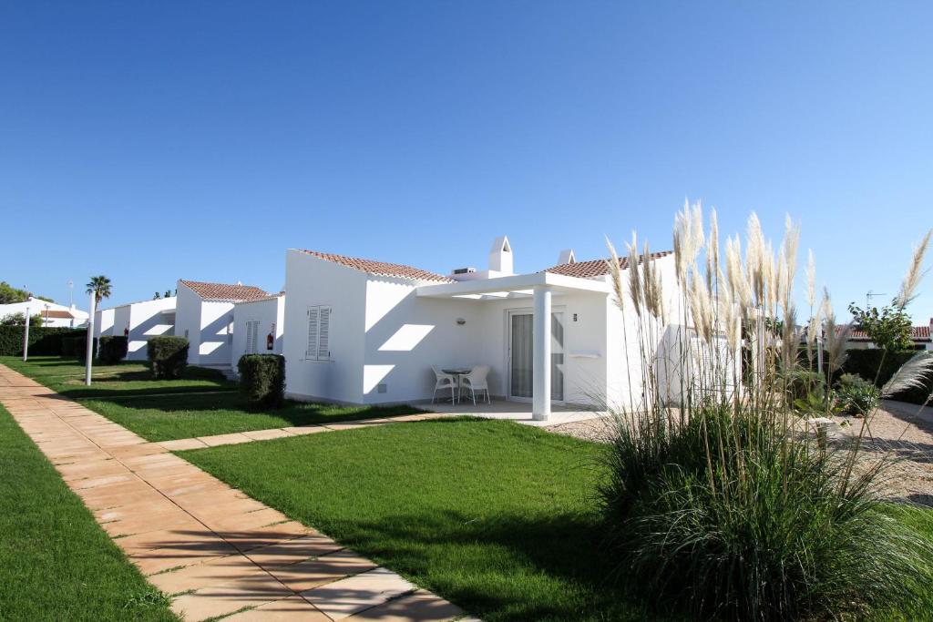 Sagitario Menorca Mar Adults only — Hotel building in Cala'n Bosch, Balearic Islands