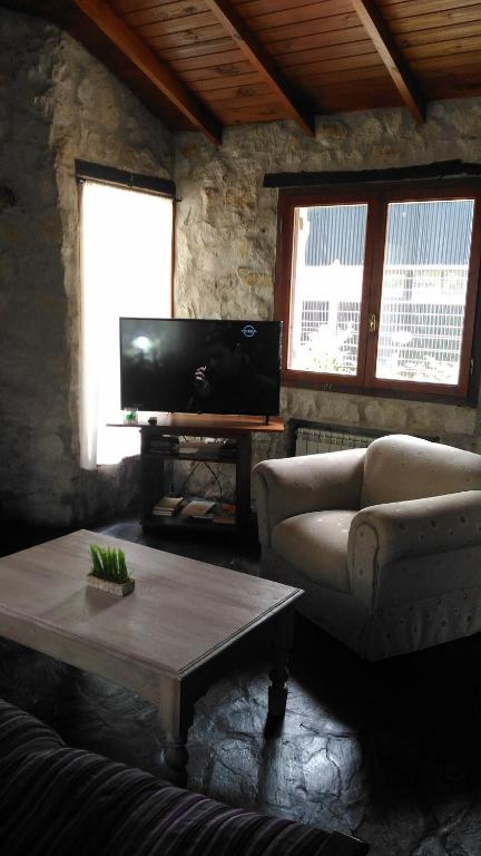 Cabin with wide park in the middle of the woods - 3