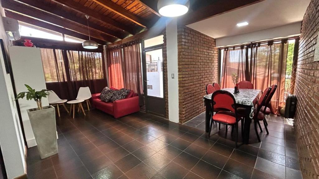 Casa con Pileta y Departamento independiente para 12 a 14 Personas - 5