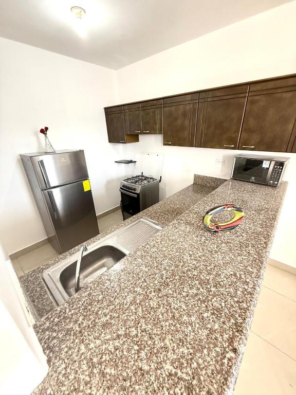 Amplio departamento 2 habitaciones 1er piso Amoblado Manta - 5