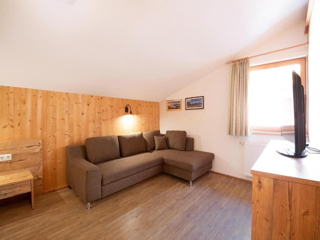 House in Zell am Ziller with Panoramic Views - 2