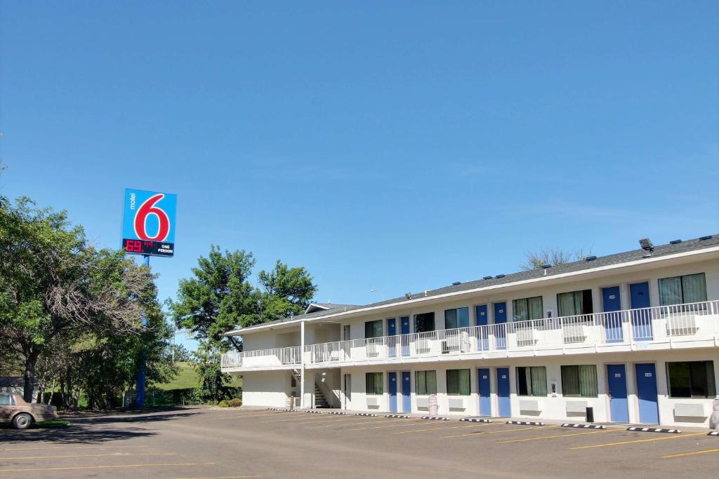 Motel 6-Bismarck, ND photo
