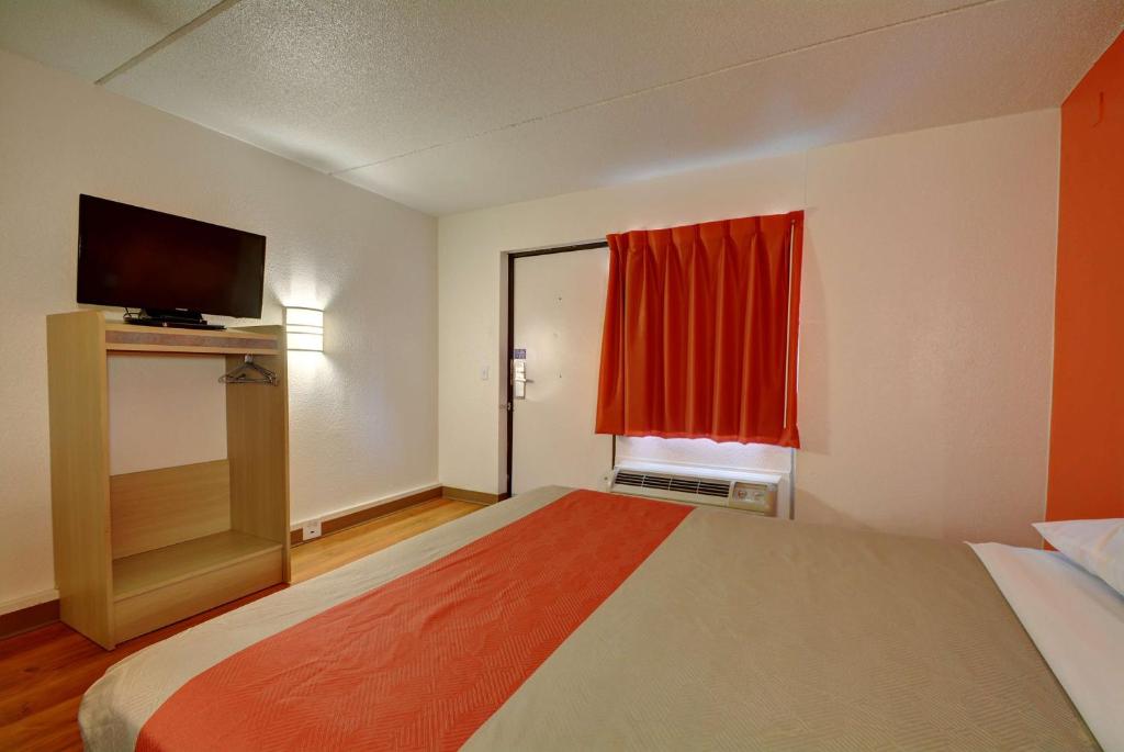 Motel 6-Chicopee, MA - Springfield photo