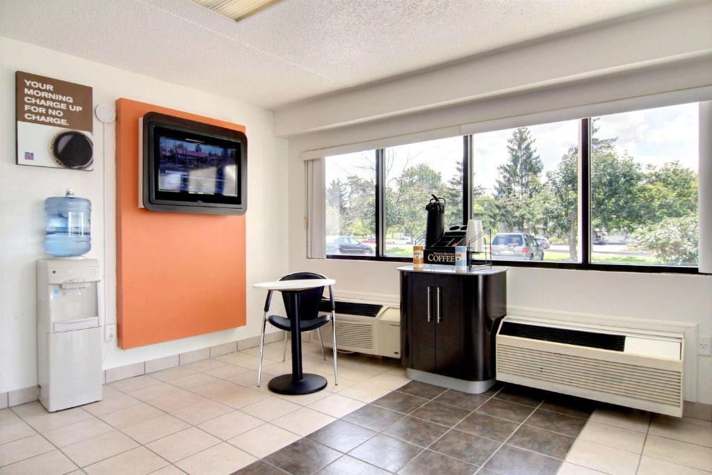 Motel 6-Middleburg Heights, OH - Cleveland photo
