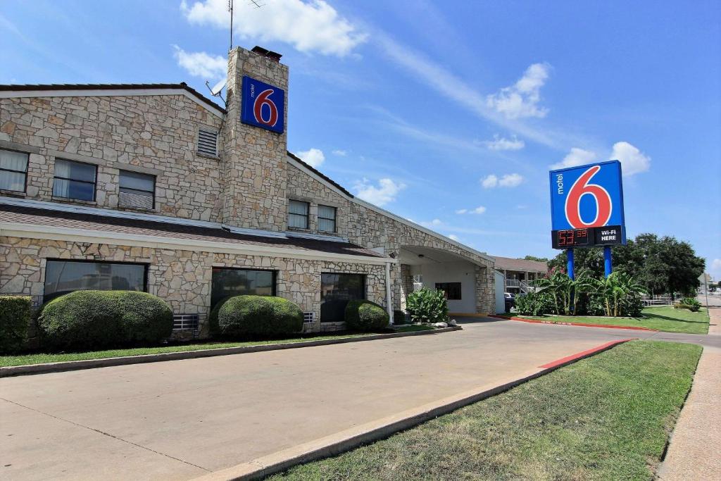 Cheap Hotels in Austin, TX price from 45, reviews of Hotels