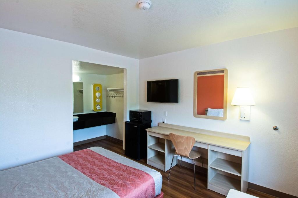 Motel 6-Redding, CA - South photo