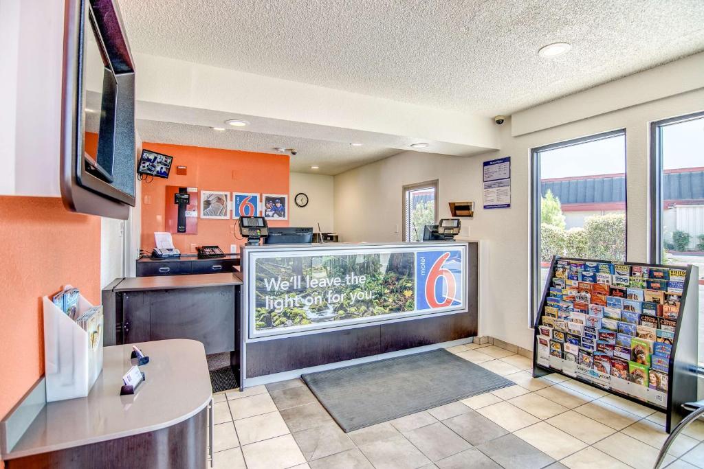 Motel 6-Stockton, CA - Charter Way West photo