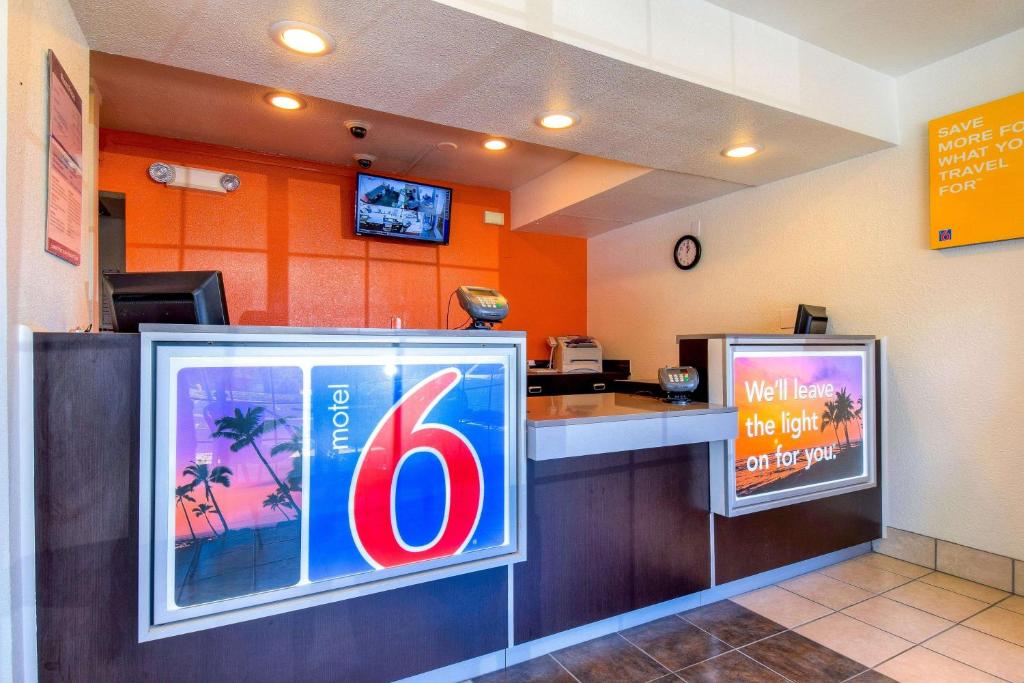 Motel 6-Pomona, CA - Los Angeles photo