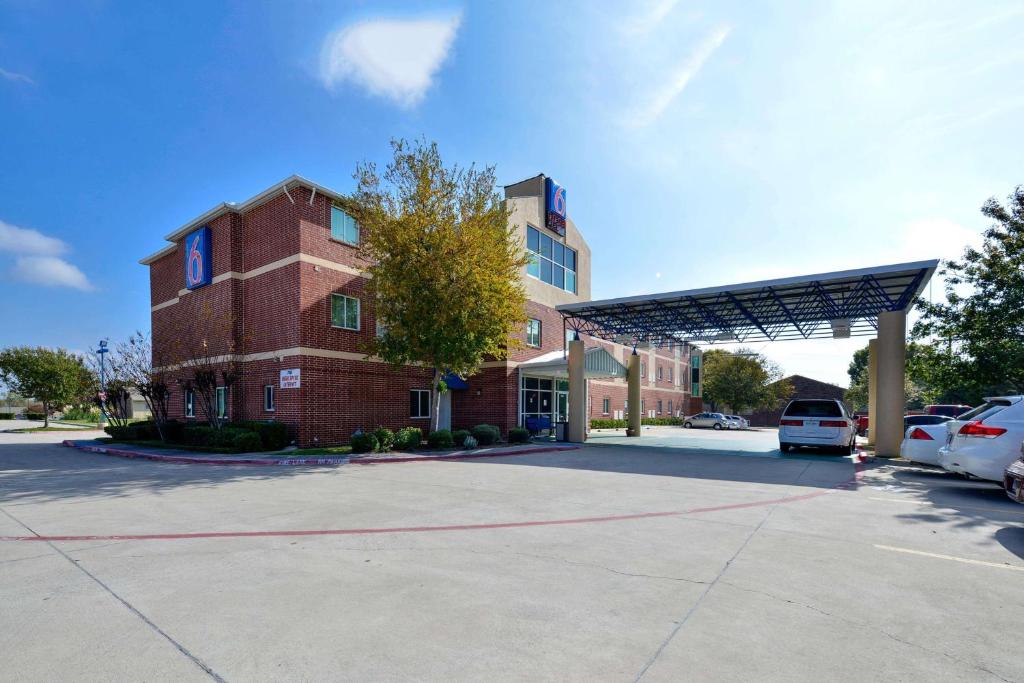 Motel 6-McKinney, TX - North photo