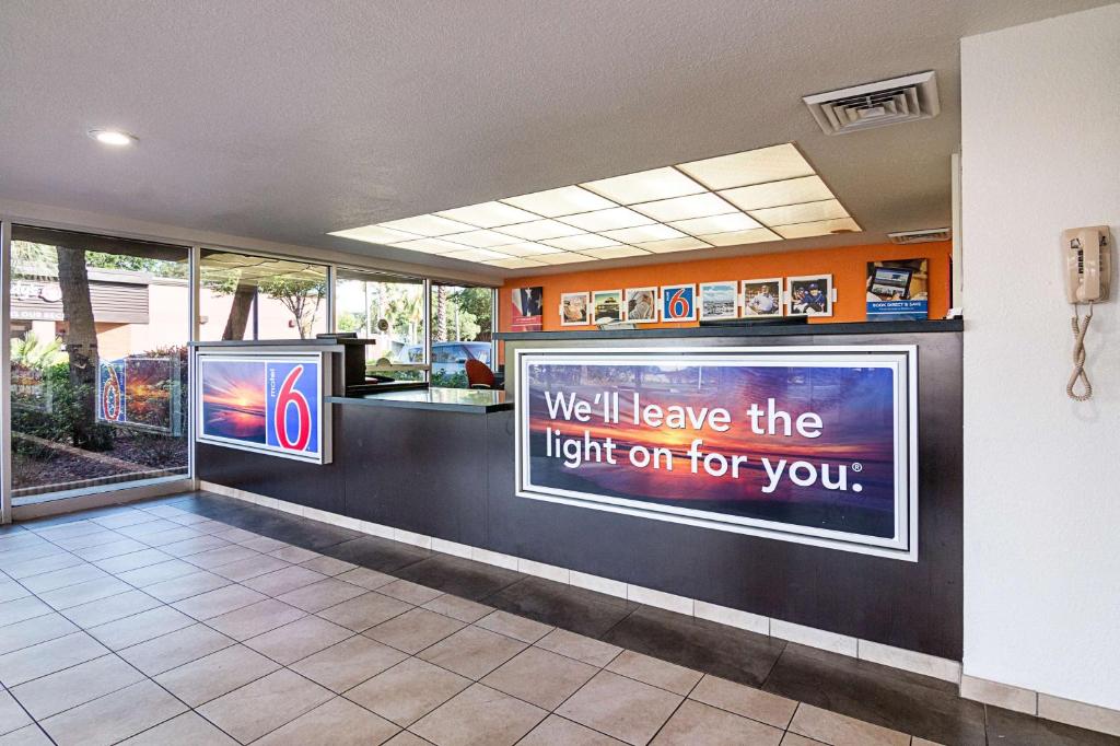 Motel 6 - Tampa Fairgrounds Photo 34