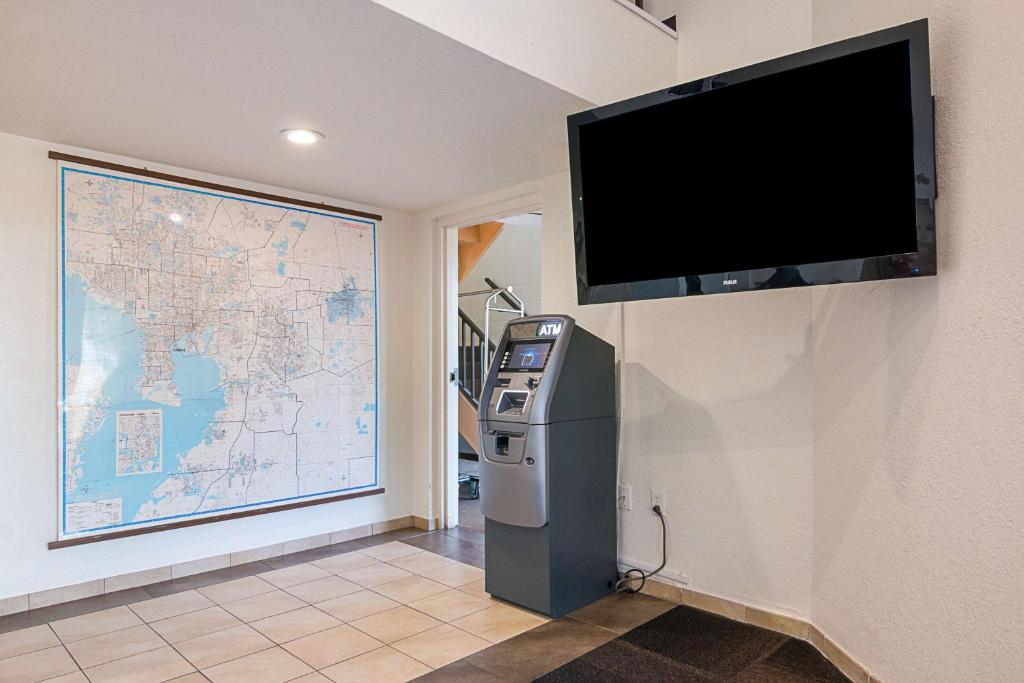 Motel 6 - Tampa Fairgrounds Photo 35