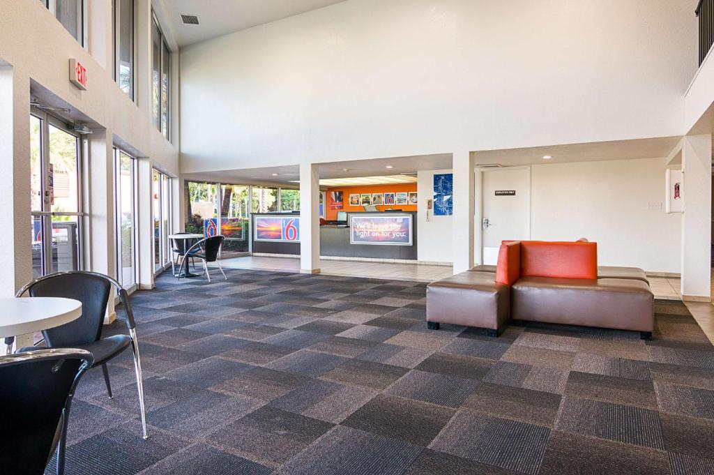 Motel 6 - Tampa Fairgrounds Photo 36