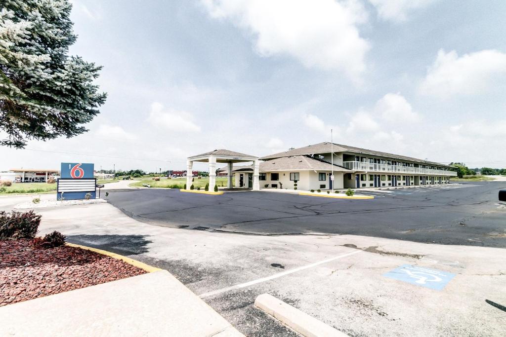 Motel 6-Berea, KY photo