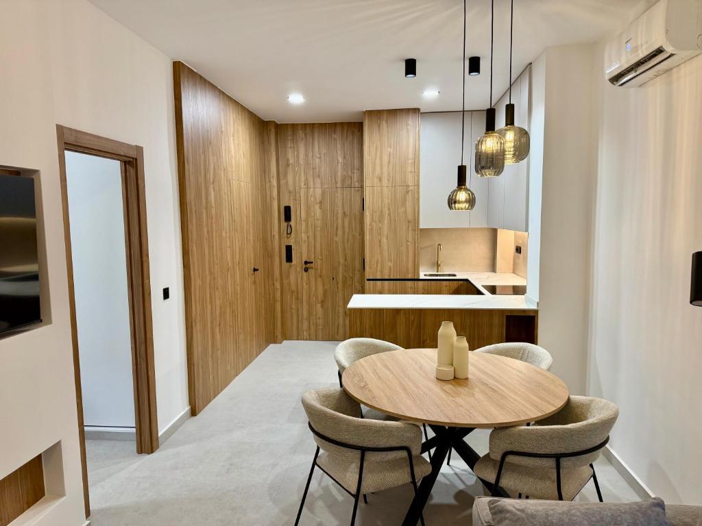 Santa Barbara ground floor luxury apartment - 1