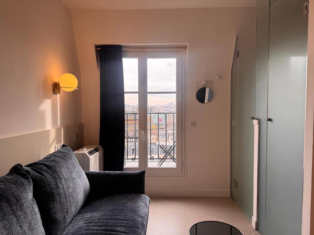 Studio Eiffel Tower view - 2