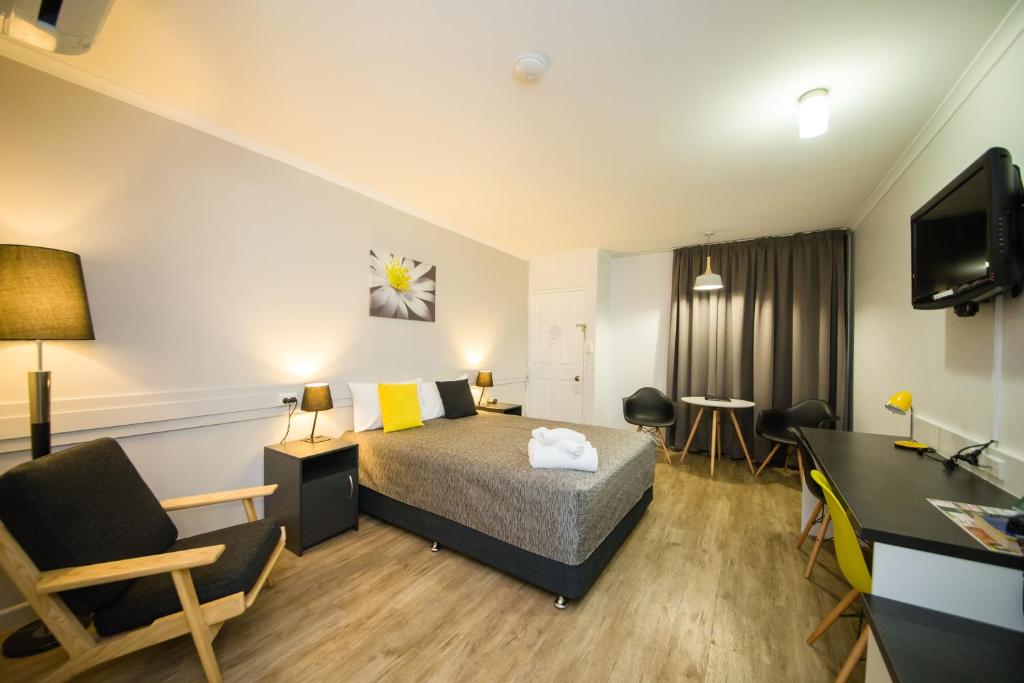 Glenmore Palms Motel photo
