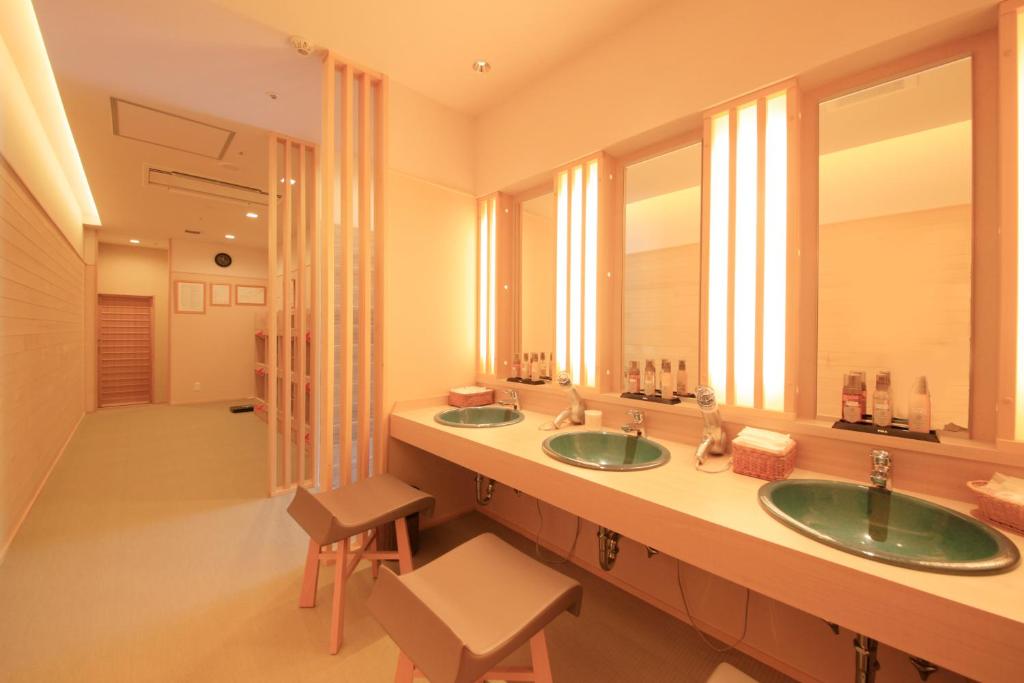 Hot spring bath