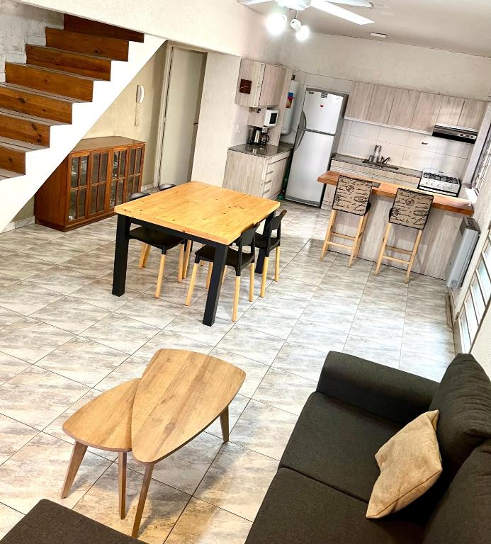 Duplex con terraza y cochera - 1