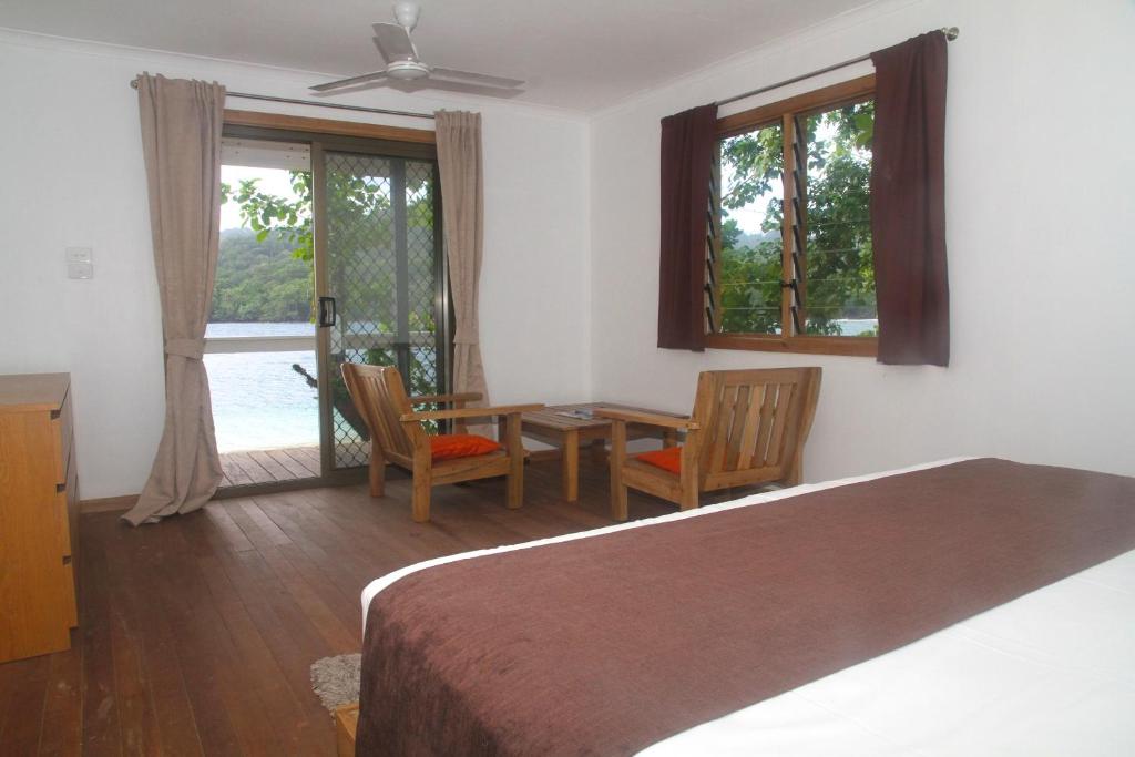 Evis Resort at Nggatirana Island