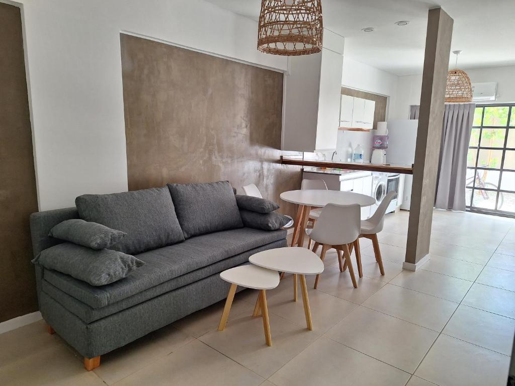Hermoso departamento con patio - 1