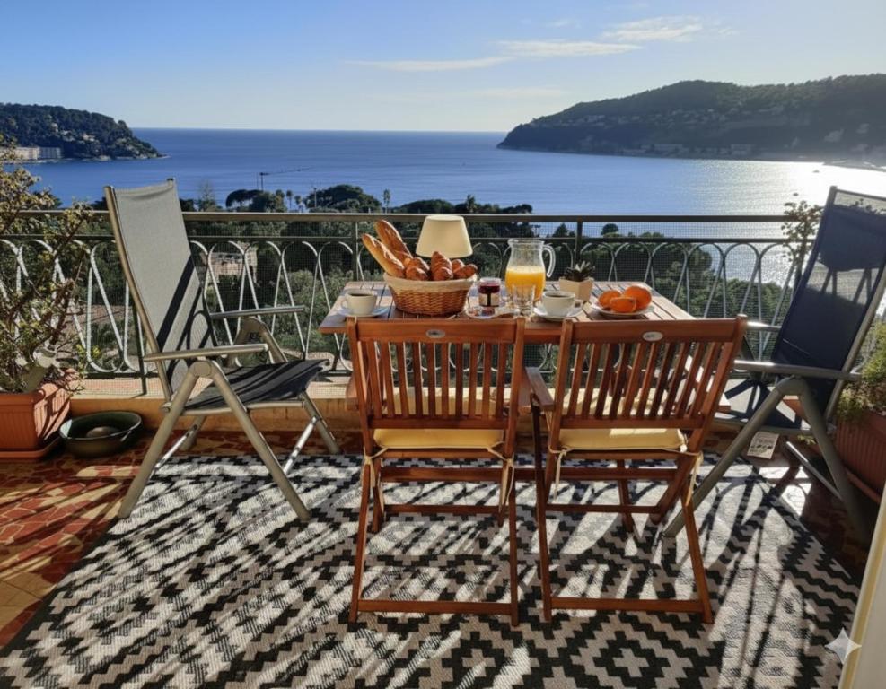 Vintage flat on Villefranche bay - free car park - 2