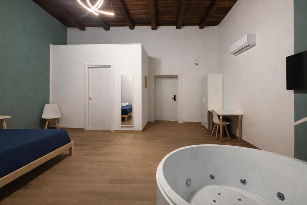 Yes I Know My Room - Foria - 4