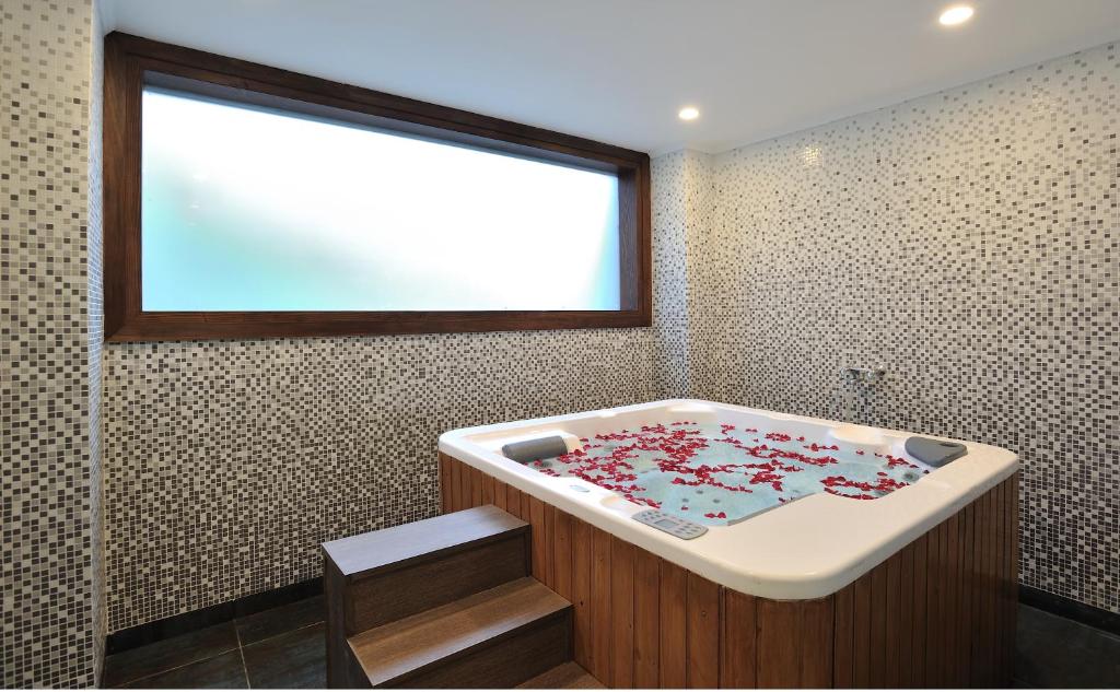 Hot tub, Marina- Shimla First Designer Boutique Hotel in Shimla