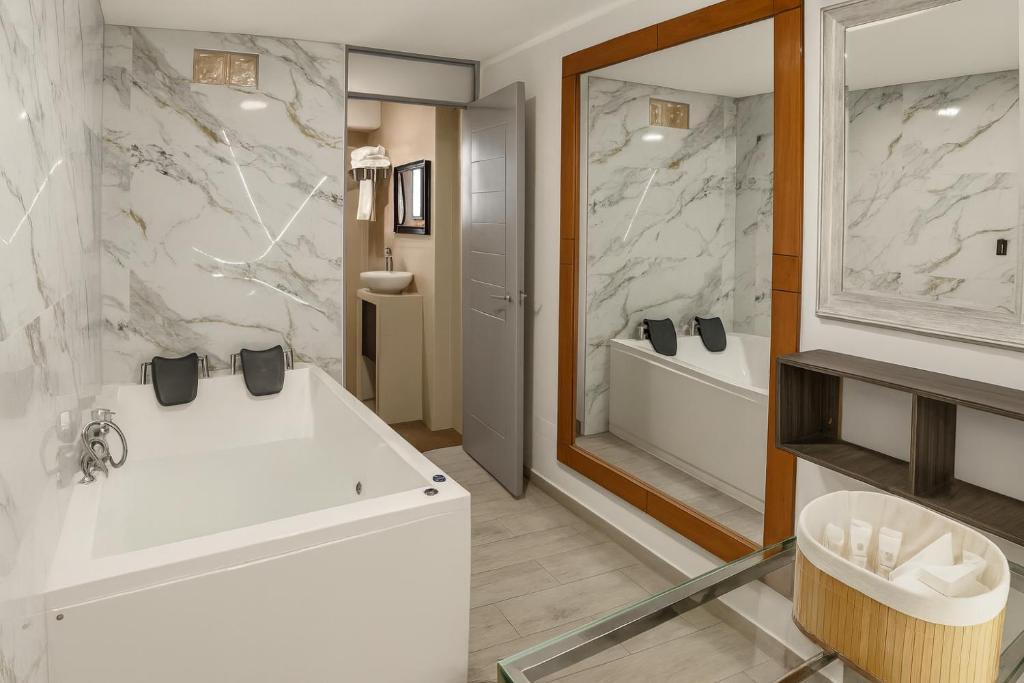 City Tower Hotel - 4