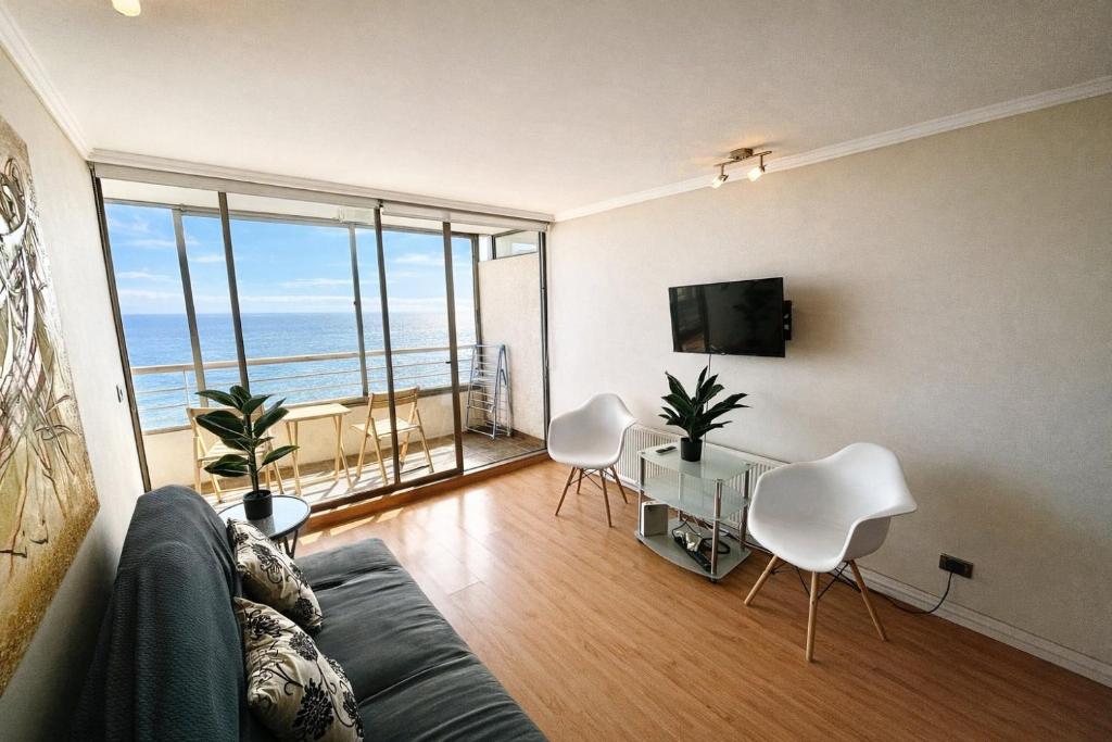 Apartment with Clear Ocean View - 4