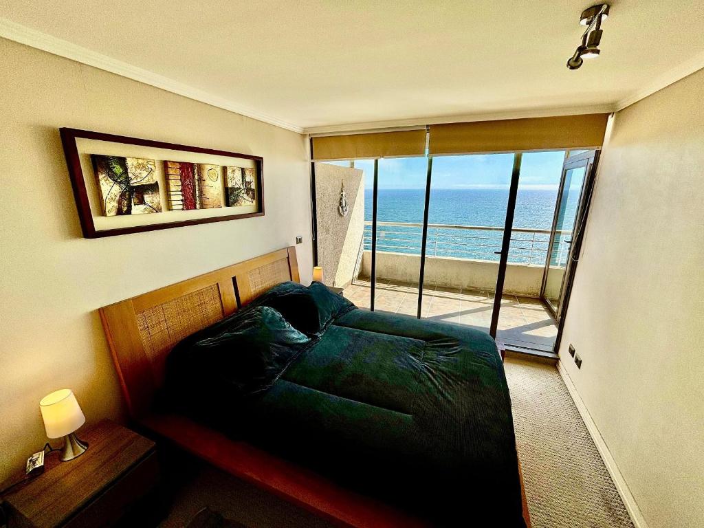 Apartment with Clear Ocean View - 5