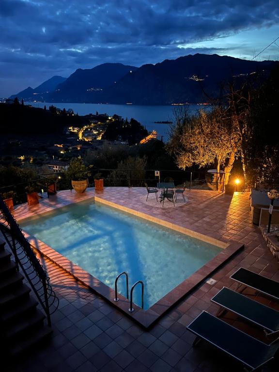 red house conditioned whit pool enchanting lake view - 3