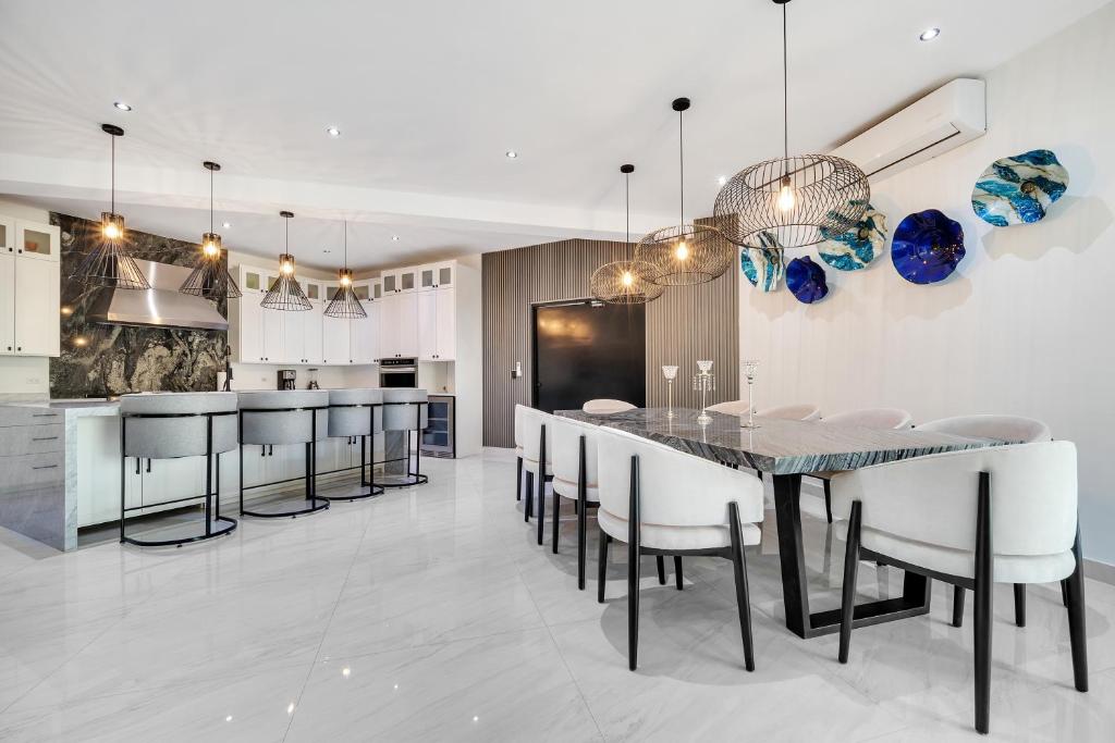 #Marbella Lane - Grand Private Luxury Home Villa - 4