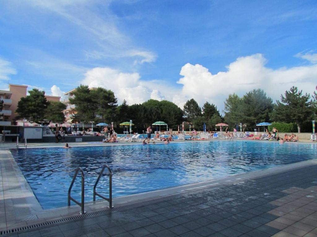 Bright flat with pool access - 1