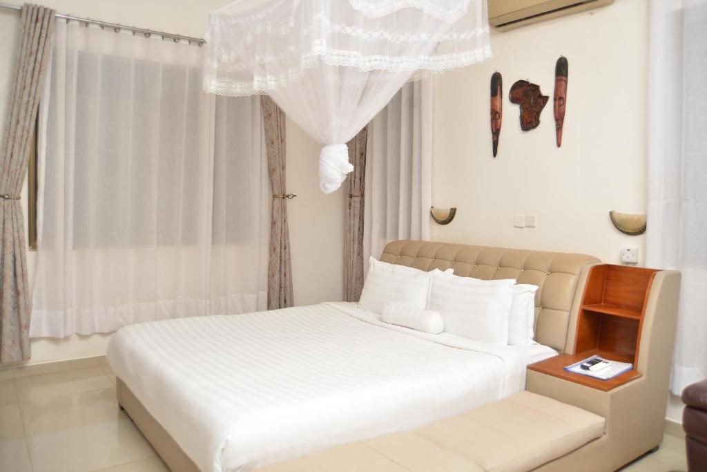 Mowicribs Hotel And Spa