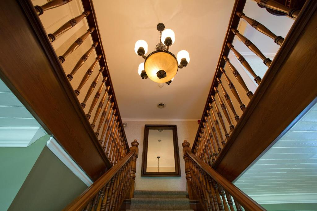 Maplewood Hotel photo