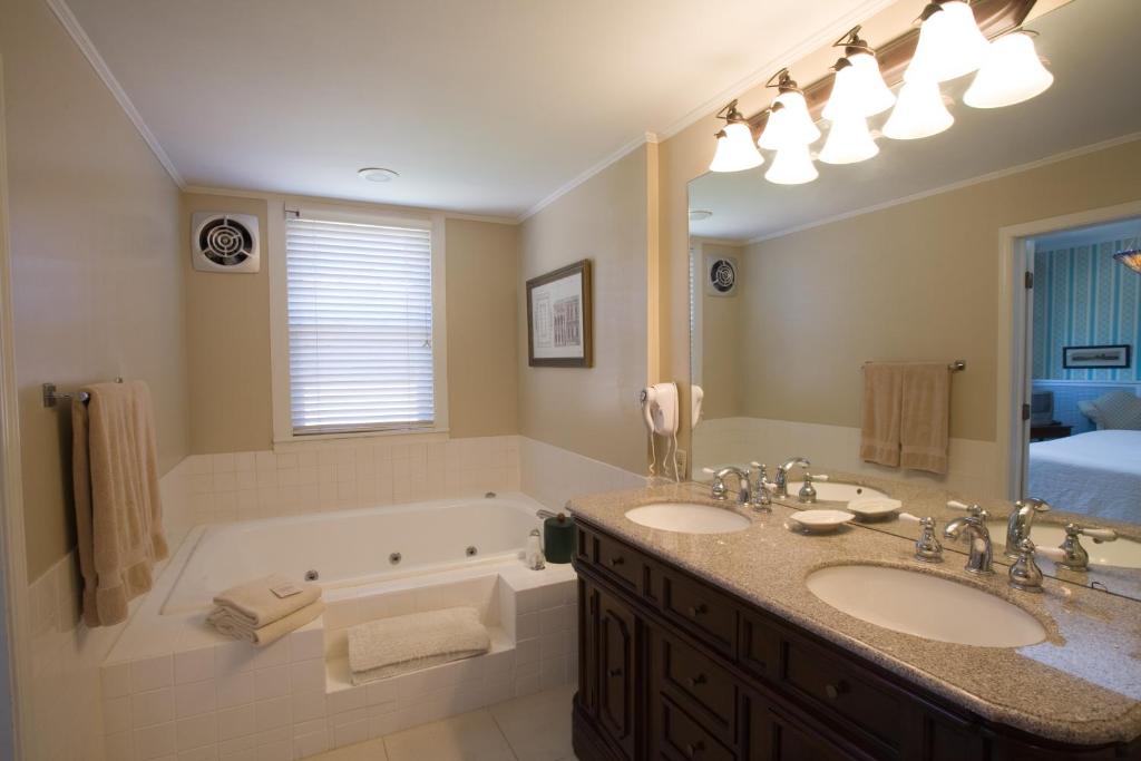 Maplewood Hotel photo