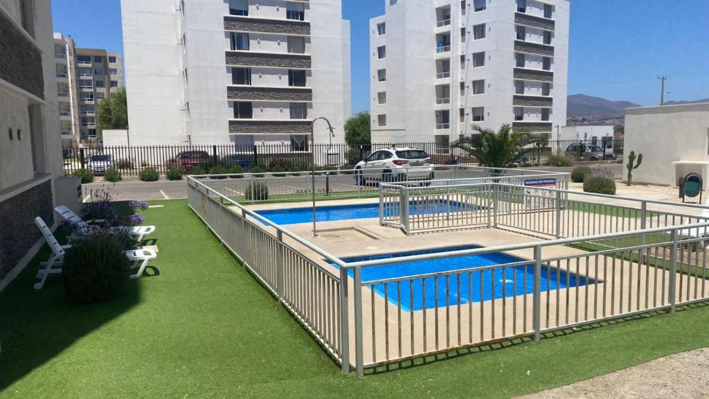 Departamento en La Serena a pasos del Faro y la playa, cercano a supermercados, con excelente ubicación y completamente equipado - 2
