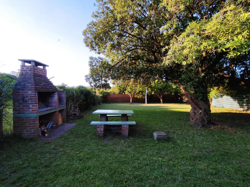 Casa para 5 personas con gran parque y parrilla en entorno natural y tranquilo a pasos de las playas del sur de Mar del plata - 3
