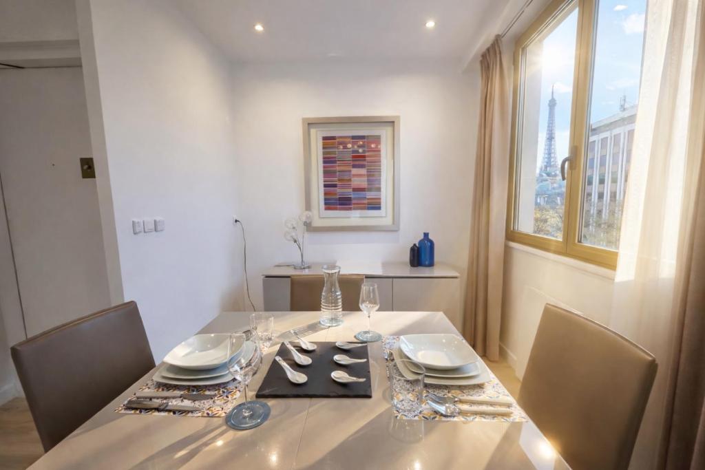 Luxury Paris Apt, Eiffel View, Golden Triangle - 3