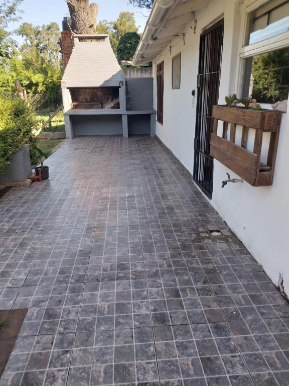 Casa con extenso parque en barrio Las Dalias - 4