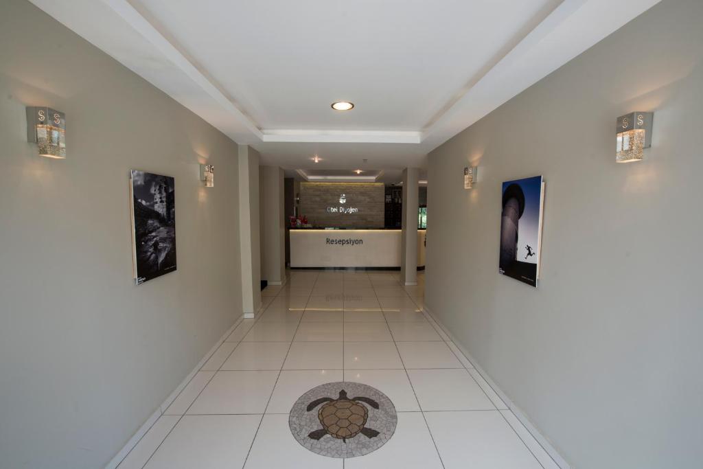 Shared lounge/TV area