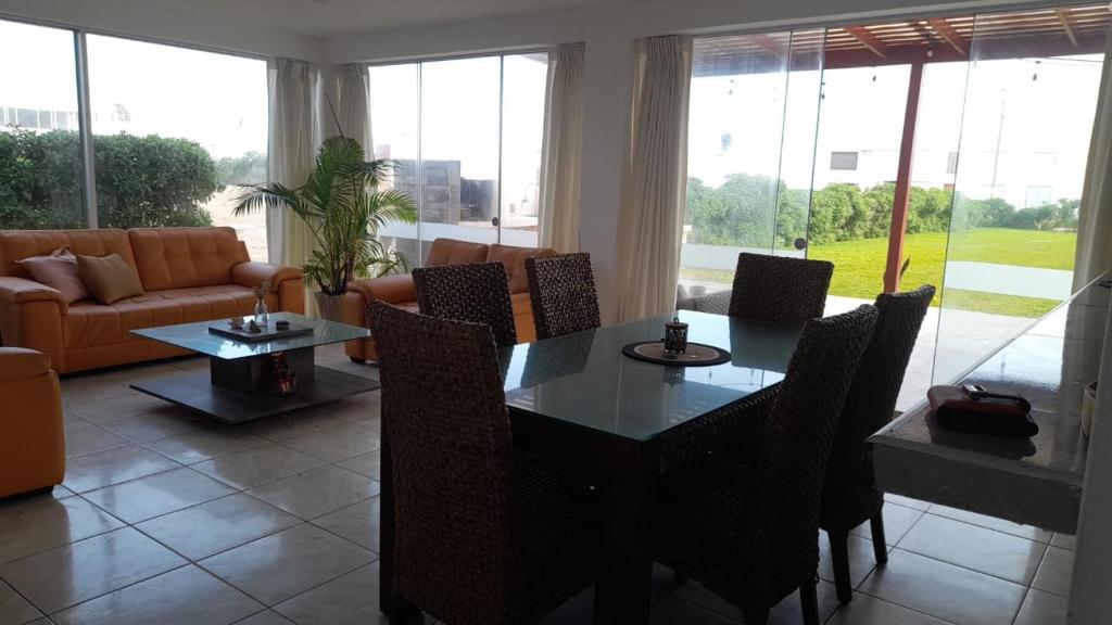 Casa con jardín frente al mar - 4