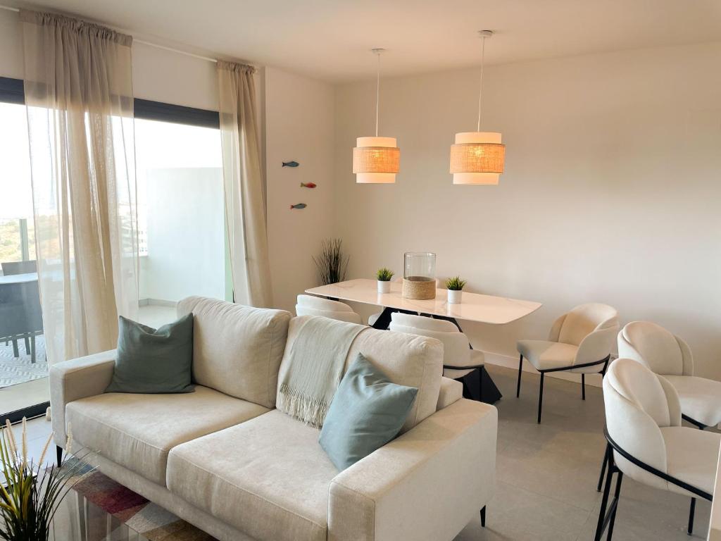 2 Bed Luxury Apartment - Sea views, Parking, Spa, 5 min to Beach next to Calanova Golf - 2