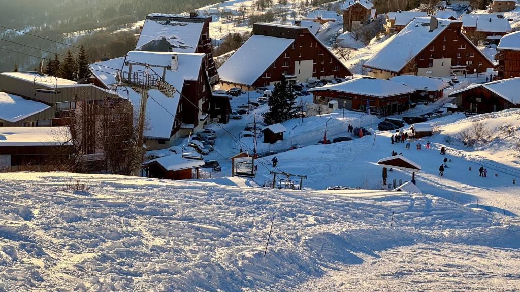 Appartement LE ROC ROUGE aux pieds des pistes - 1