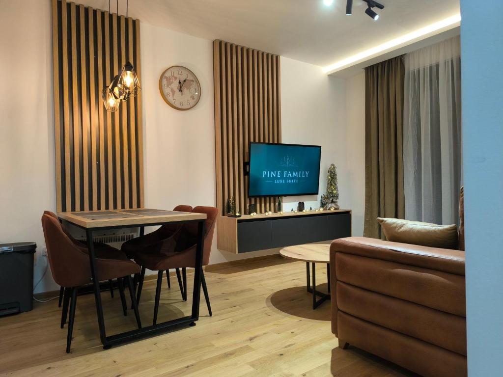 Pine Family Luxe Suite - 2